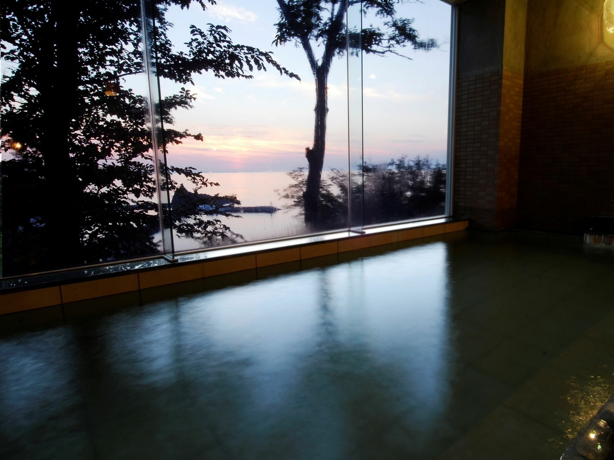 Shiretoko Yuhi No Ataruie Onsen Hostel Шари Екстериор снимка